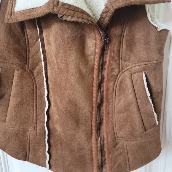 Olive & Oak Faux Suede Vest - Picture 4 of 11